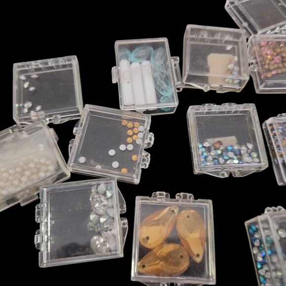 Lot Vintage Rhinestones Gems Beads Crafting Jewelry Repair Mixed Colors Shapes - Picture 2 of 4